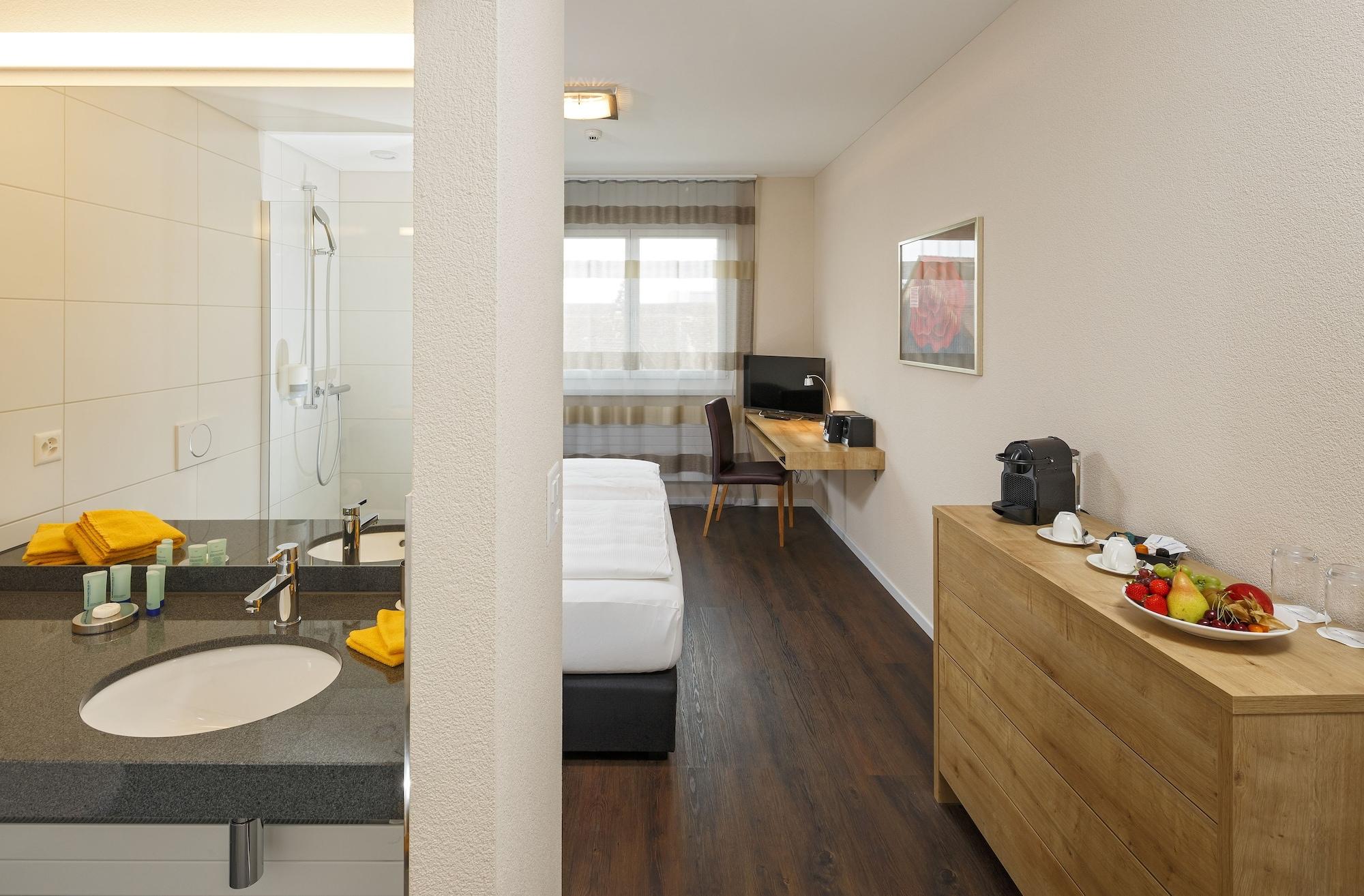 Villmergen Swiss Quality Hotel Exterior photo